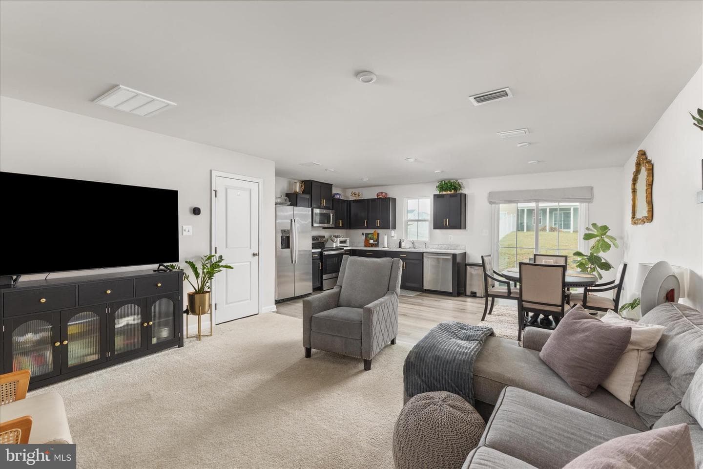 130 Calais Place photo 8