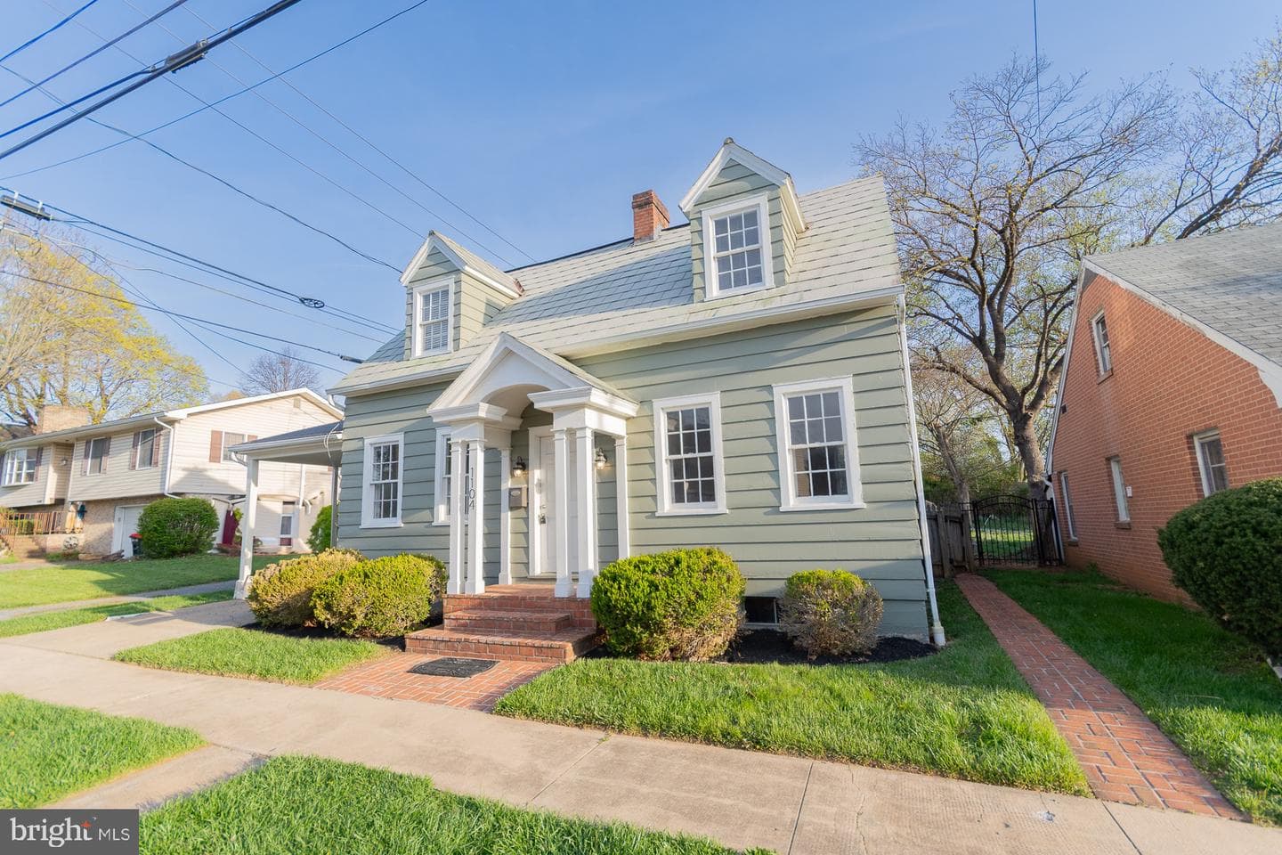 1104 W Race Street photo 2
