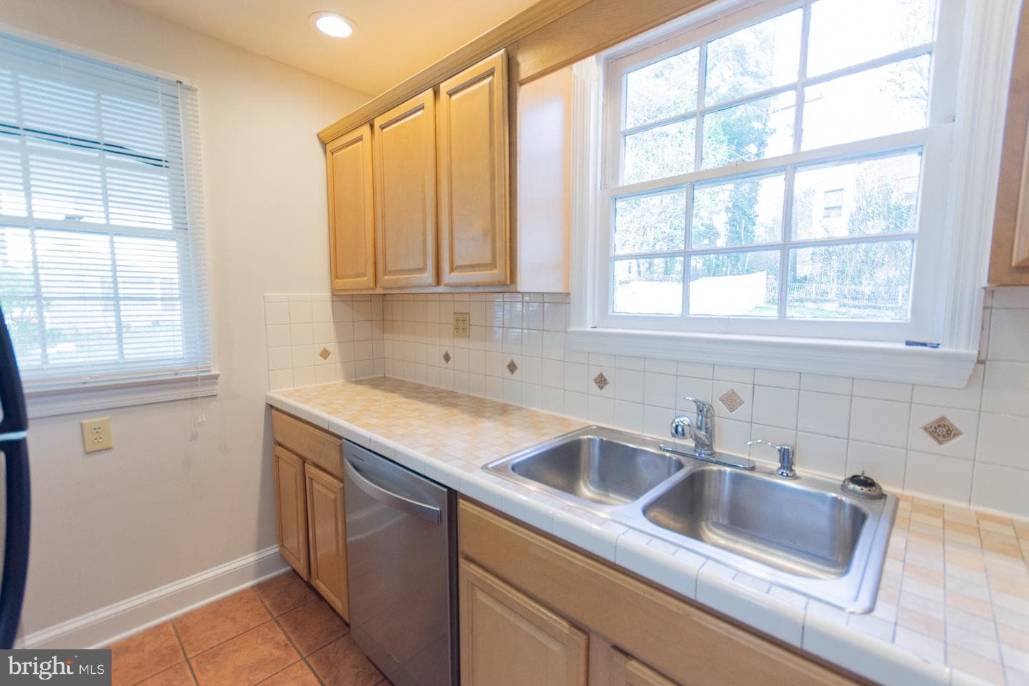1104 W Race Street photo 34