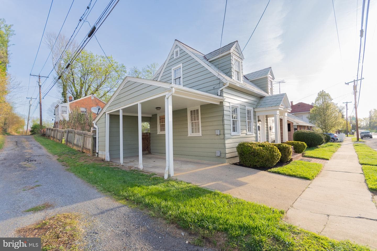 1104 W Race Street photo 5
