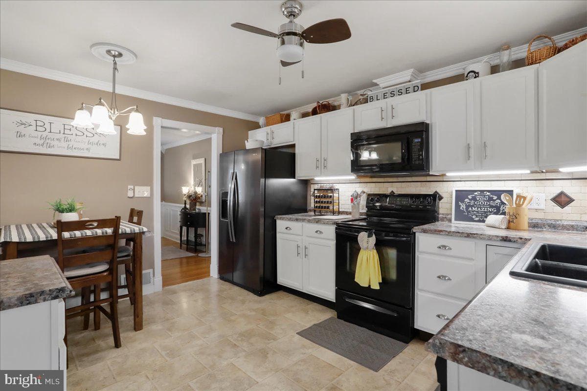 1102 Carrie Way photo 16