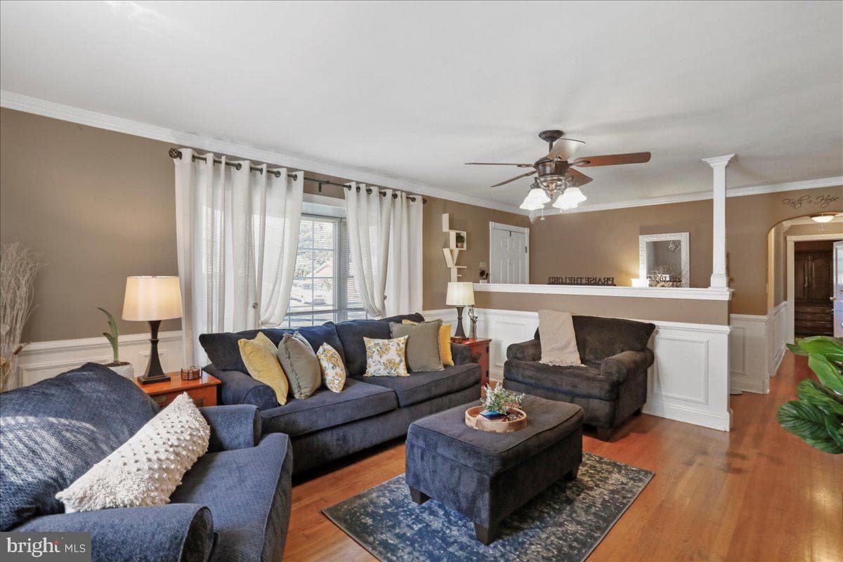1102 Carrie Way photo 4