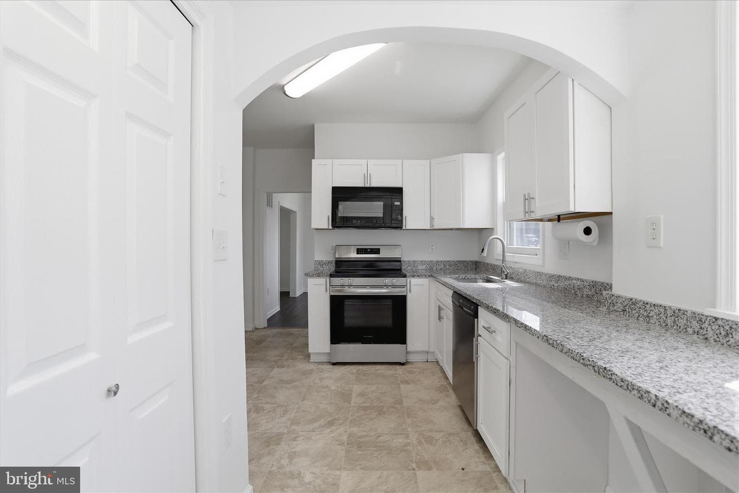 3552 Winchester Avenue photo 6