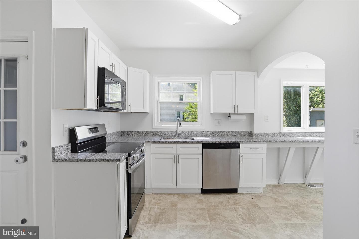3552 Winchester Avenue photo 9