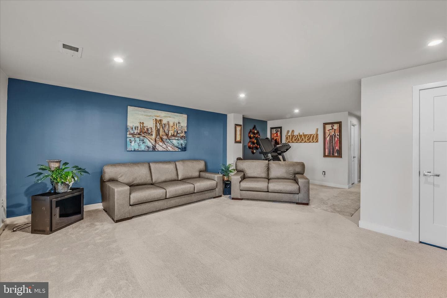 203 Ontario Drive photo 32