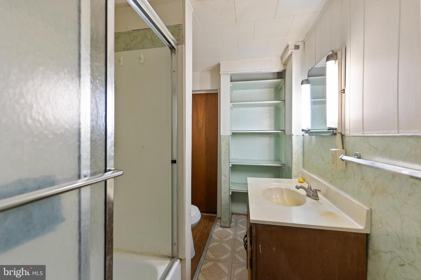 706 W King Street photo 12