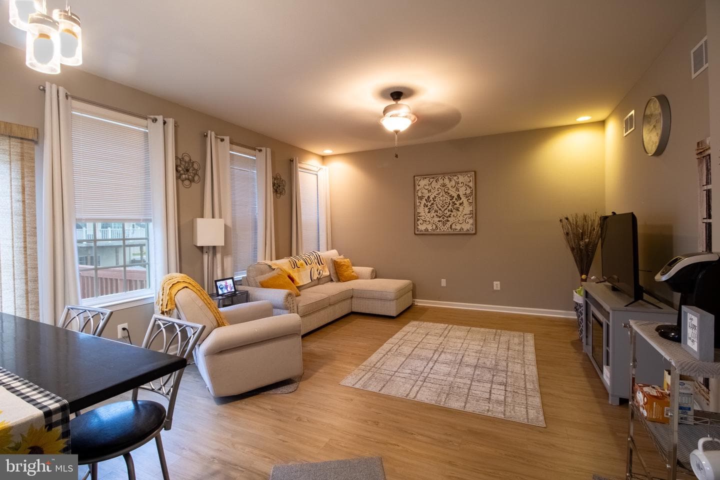 104 E Strathmore Way E photo 27