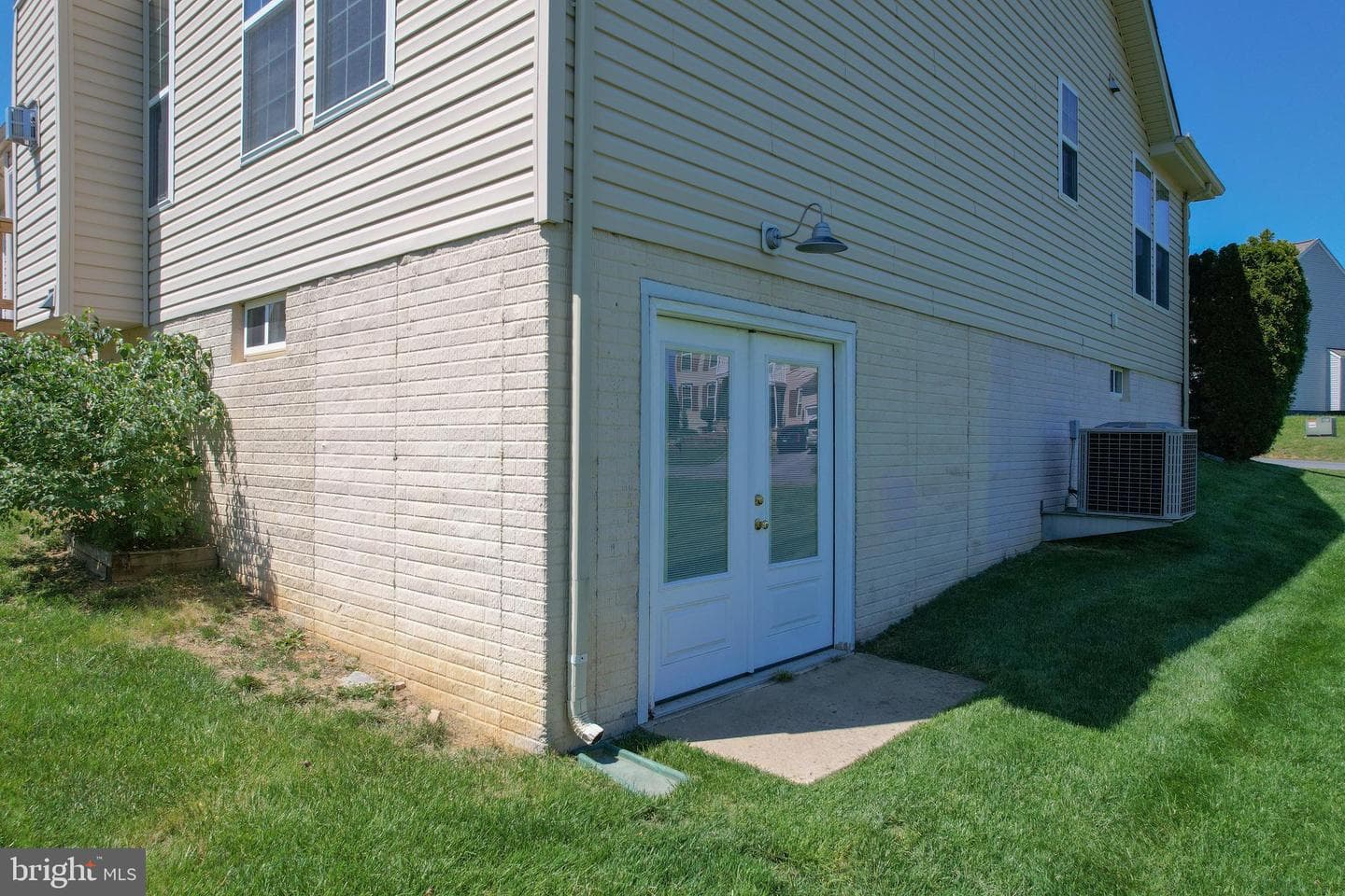 633 Bentley Drive photo 32