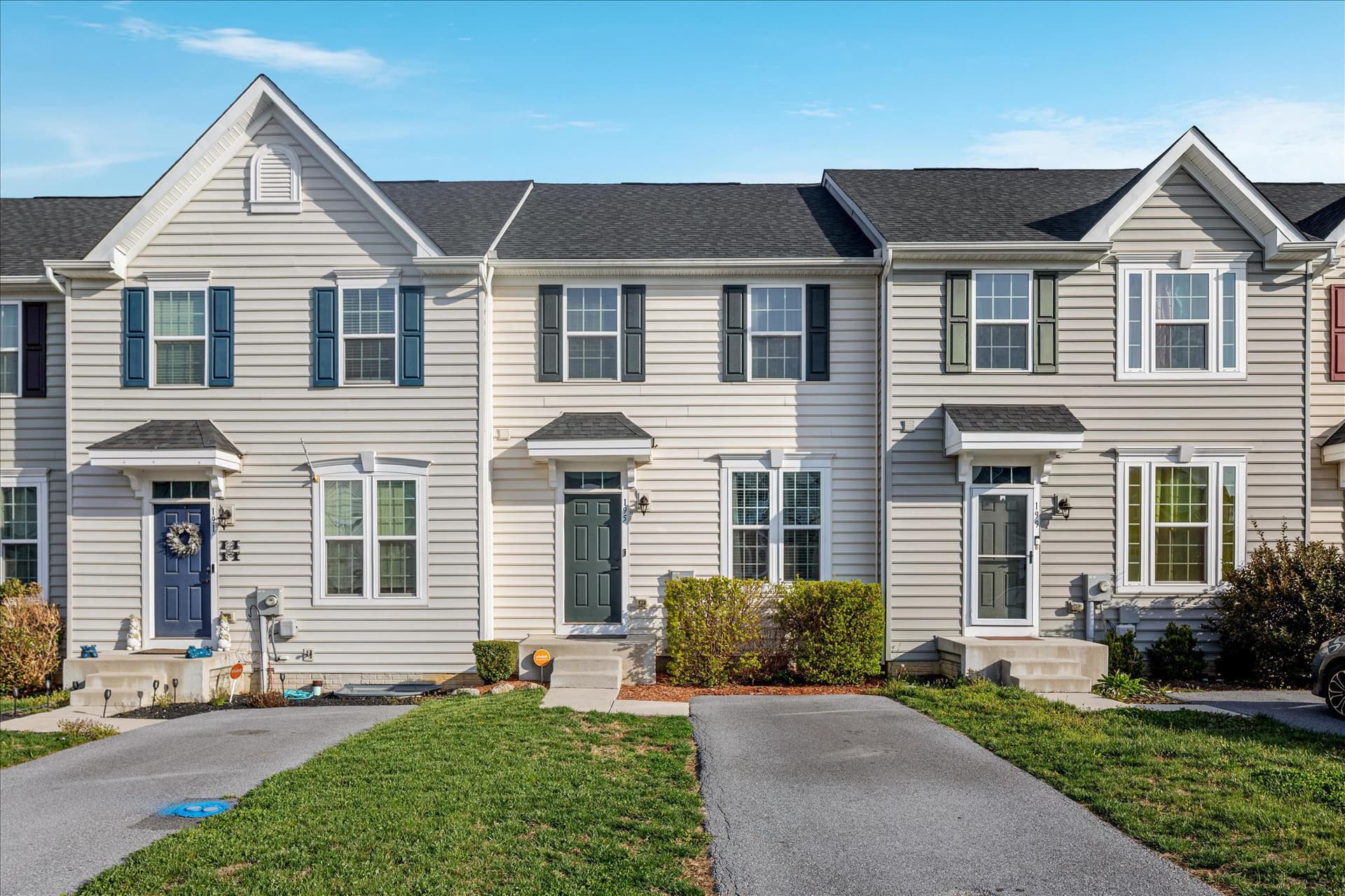 195 Ontario Drive, Falling Waters