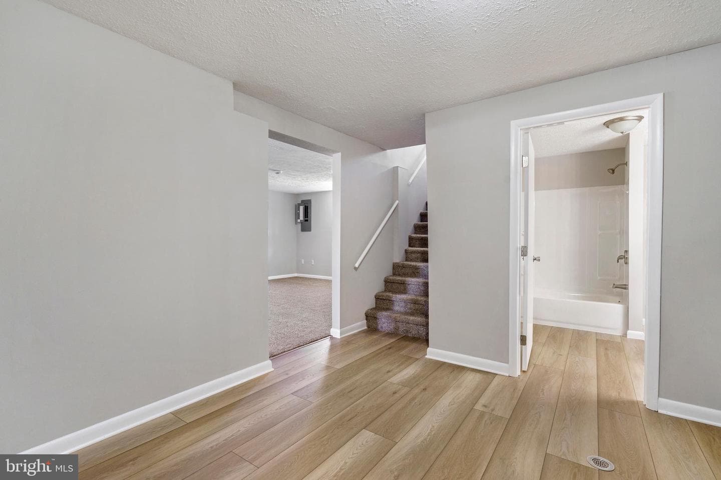 924 Kaufman Avenue photo 17