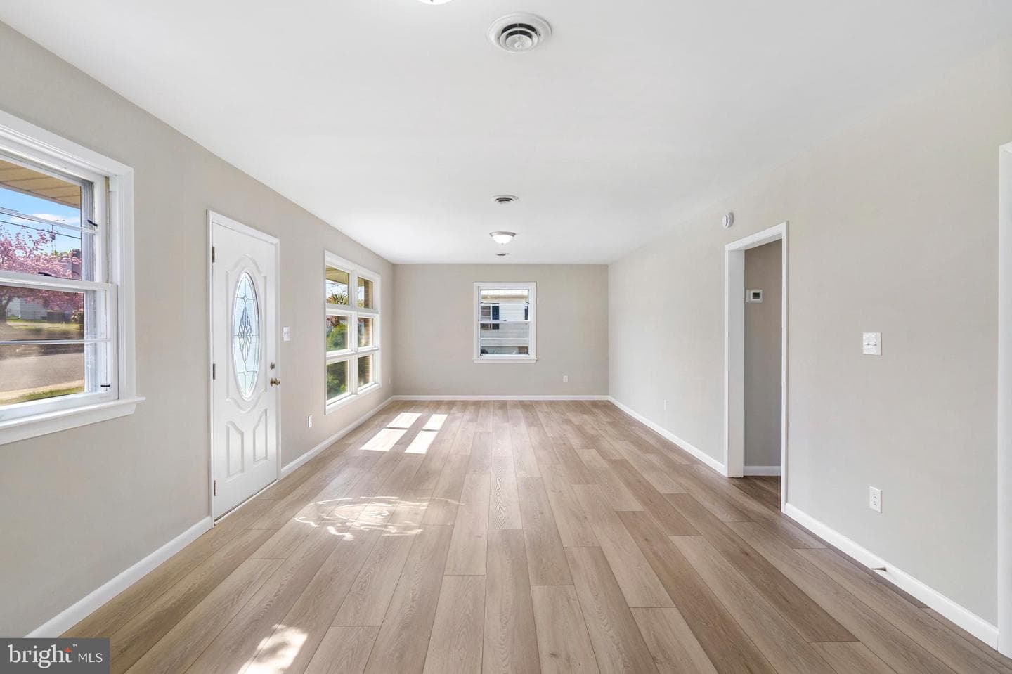 924 Kaufman Avenue photo 5