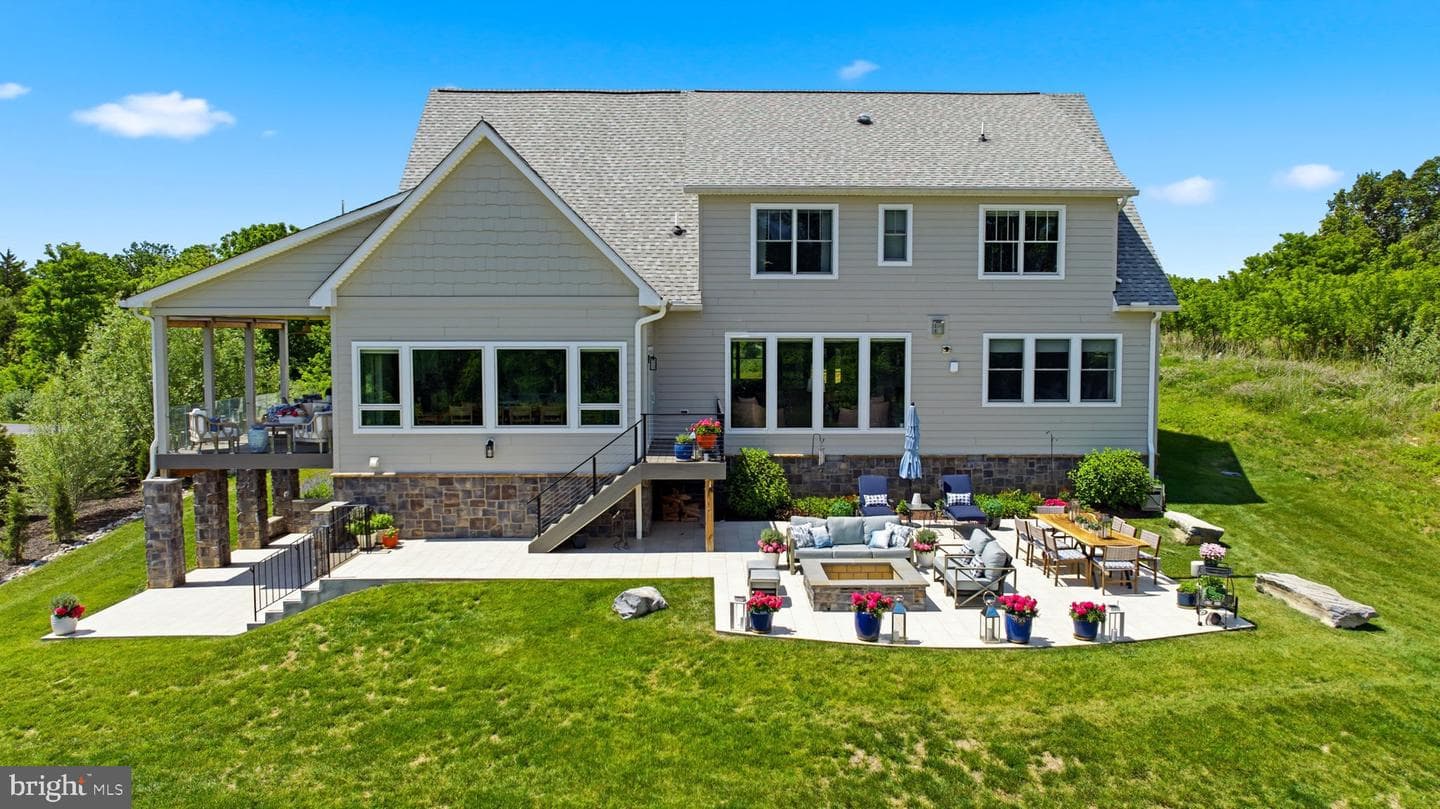 129 Agnese Court photo 3