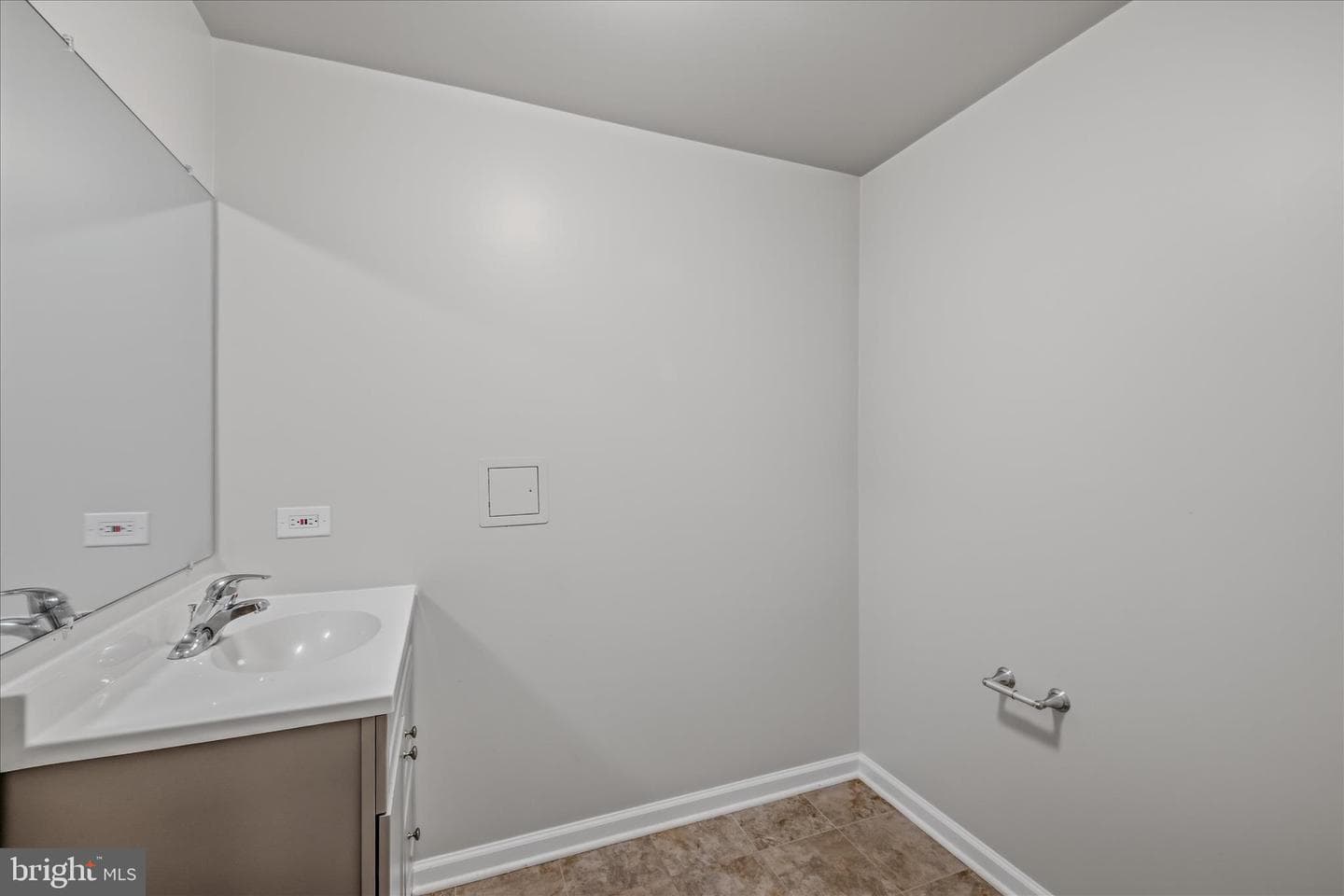 16 Britania Court photo 28