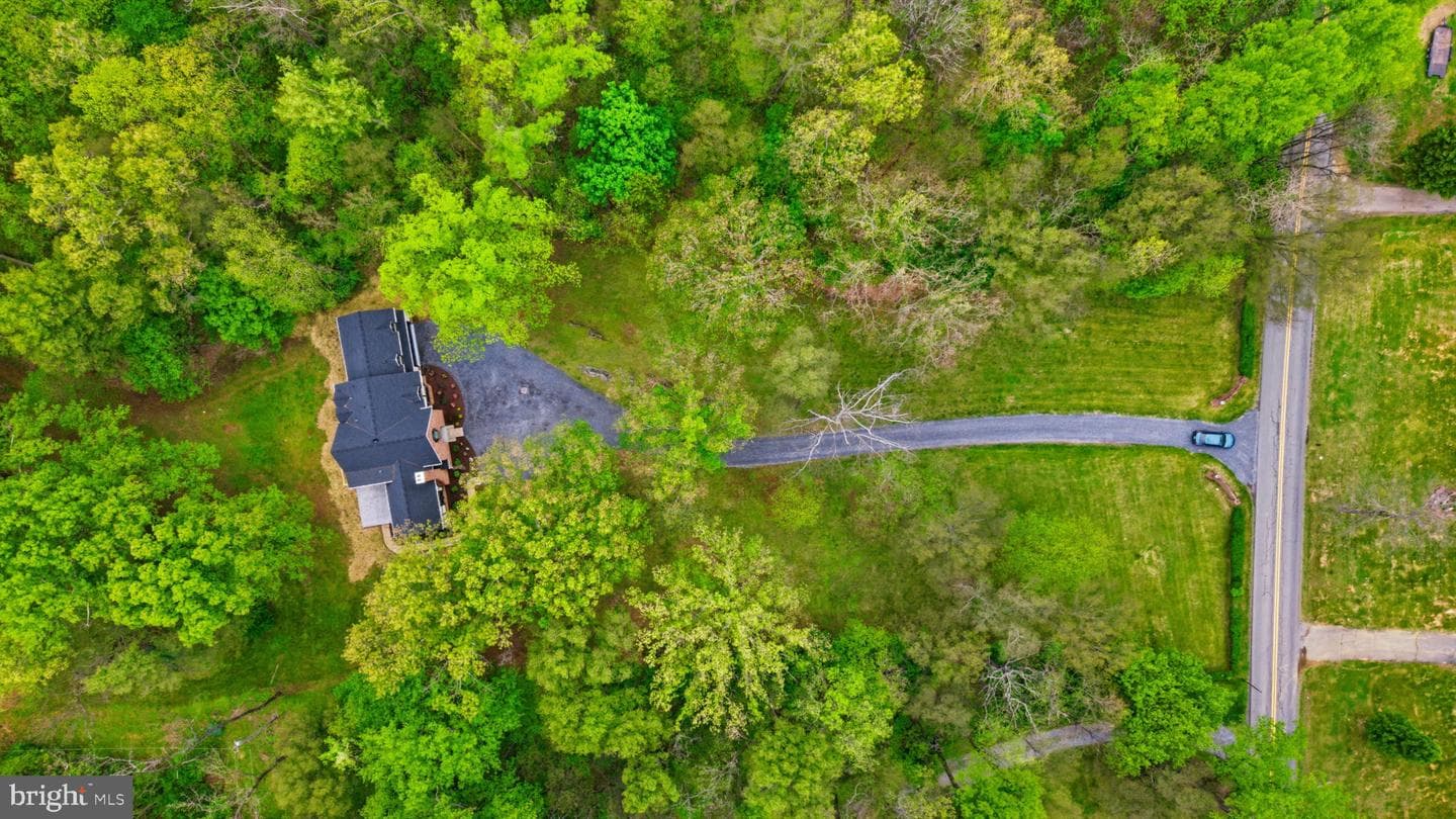 387 Weaver Lane photo 9