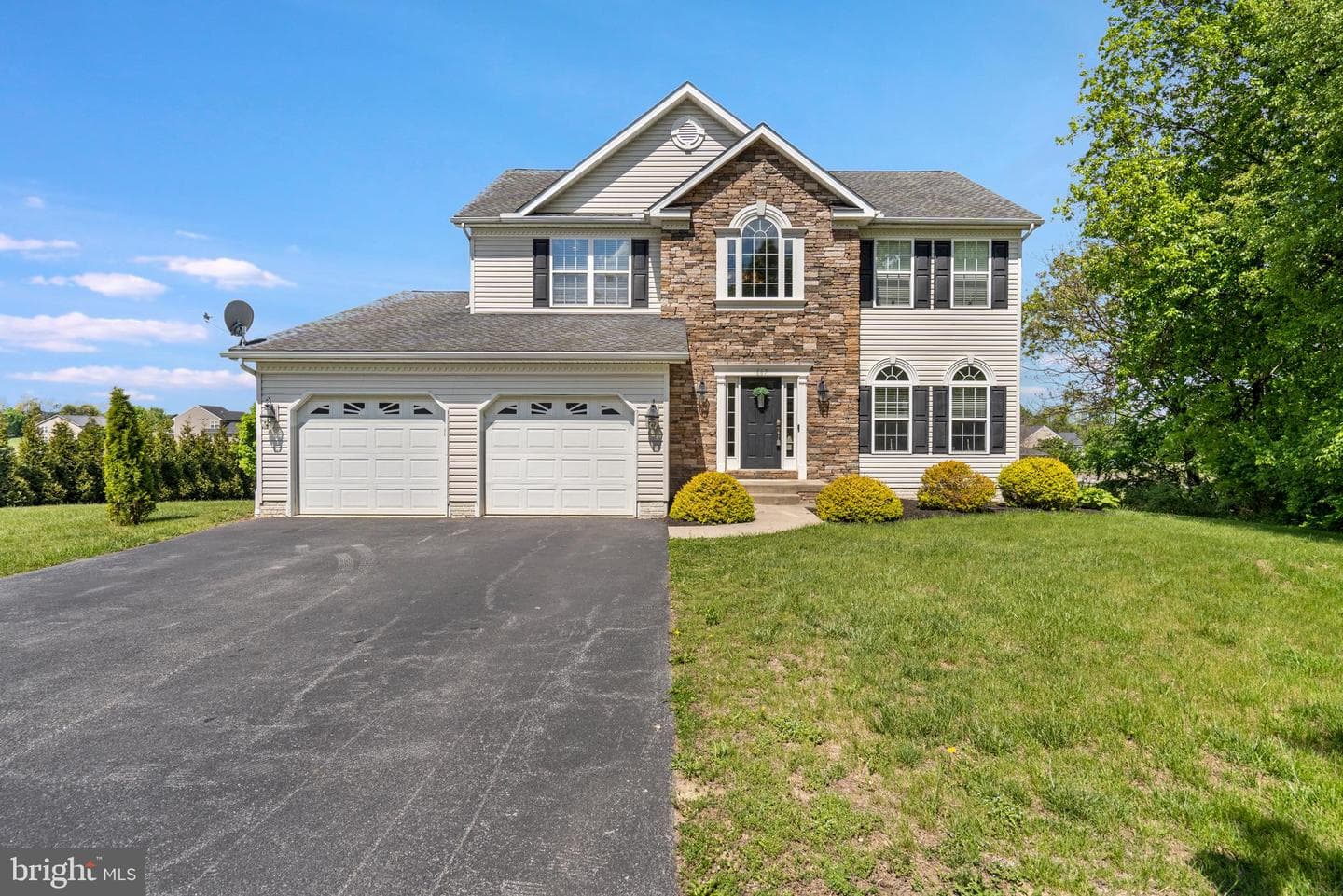 667 Hallmark Drive photo 2