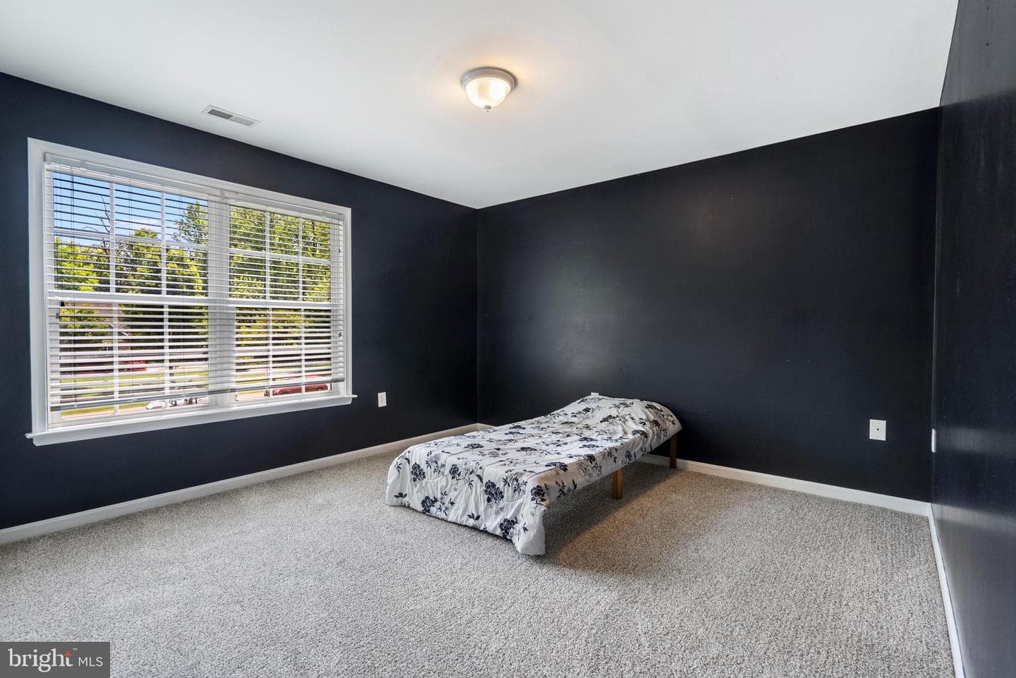 667 Hallmark Drive photo 27