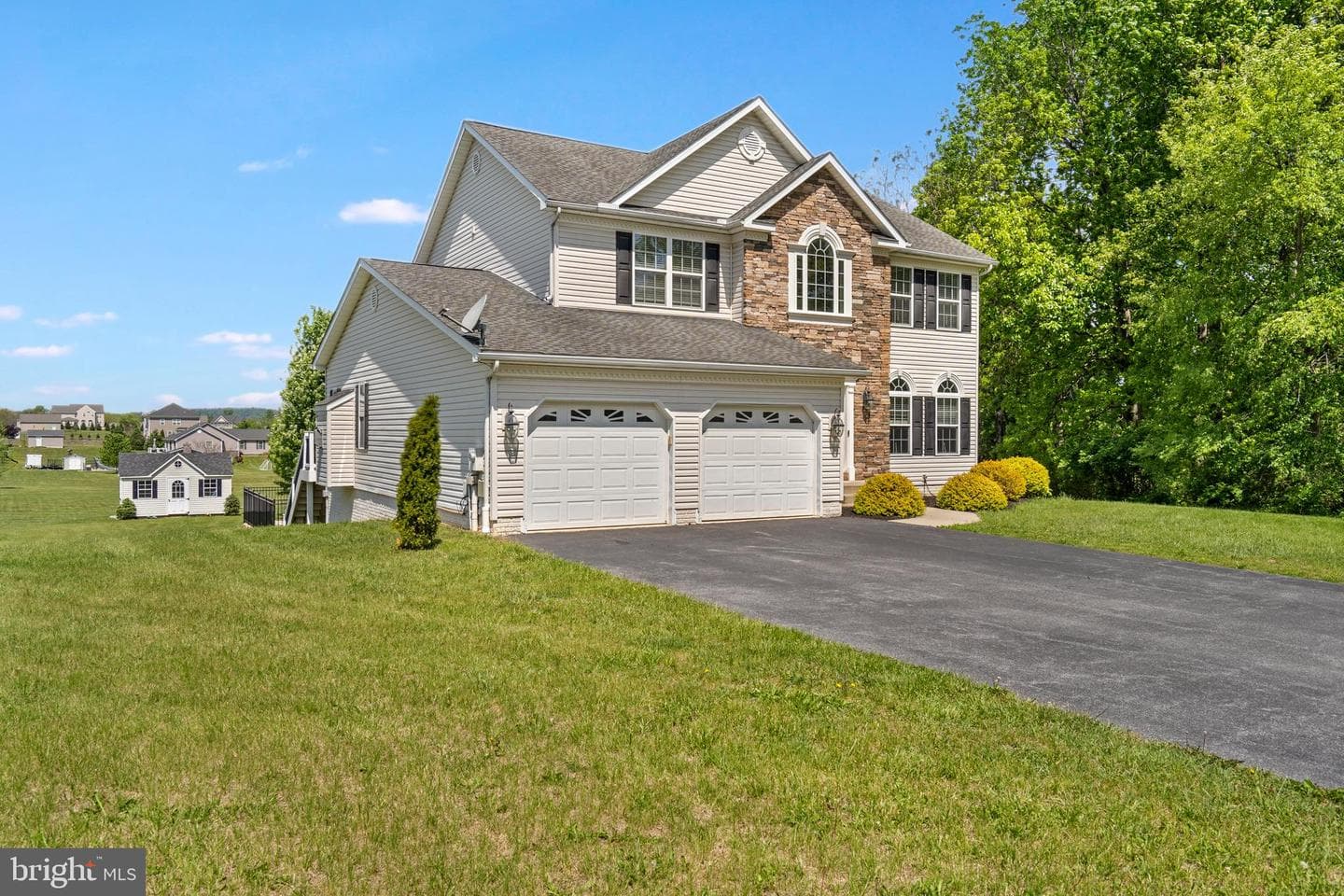 667 Hallmark Drive photo 3