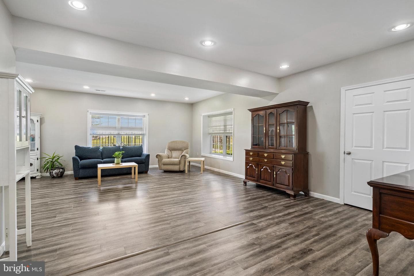 667 Hallmark Drive photo 31