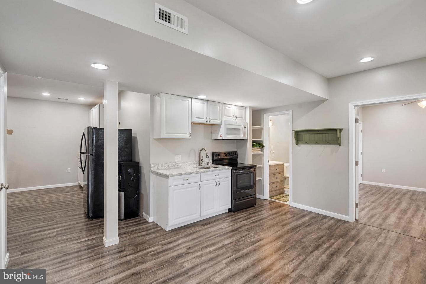 667 Hallmark Drive photo 33
