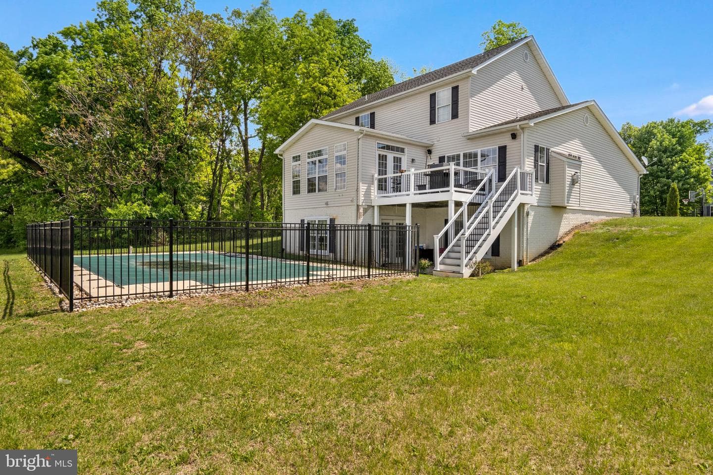 667 Hallmark Drive photo 41