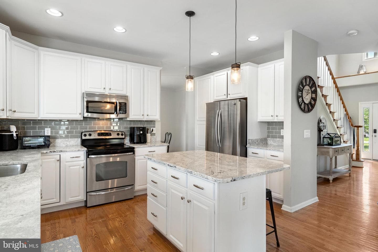 667 Hallmark Drive photo 7