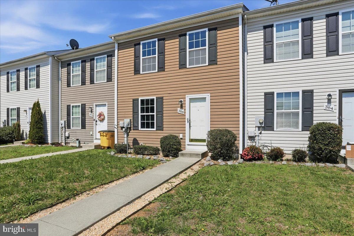 388 Dorothy Court photo 2