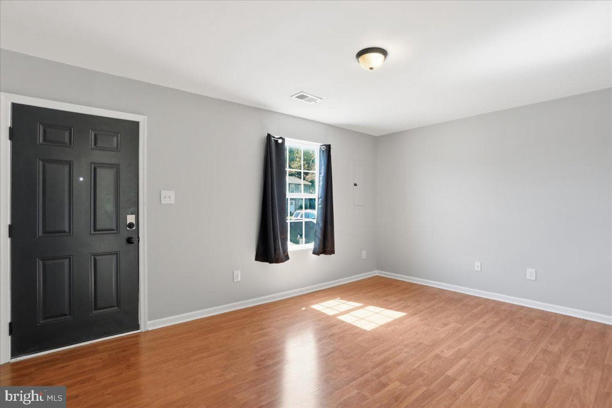 388 Dorothy Court photo 3