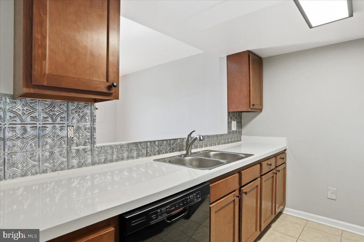 388 Dorothy Court photo 8