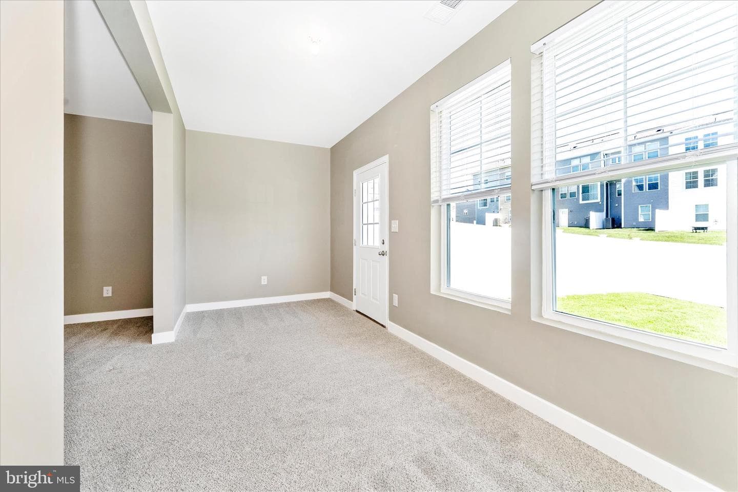 137 Mossdale Boulevard photo 25