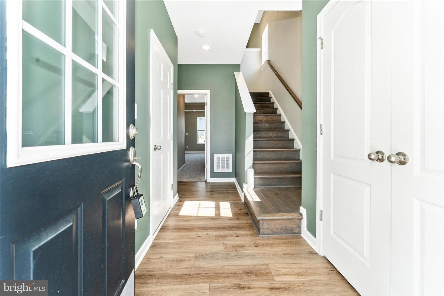 137 Mossdale Boulevard photo 3