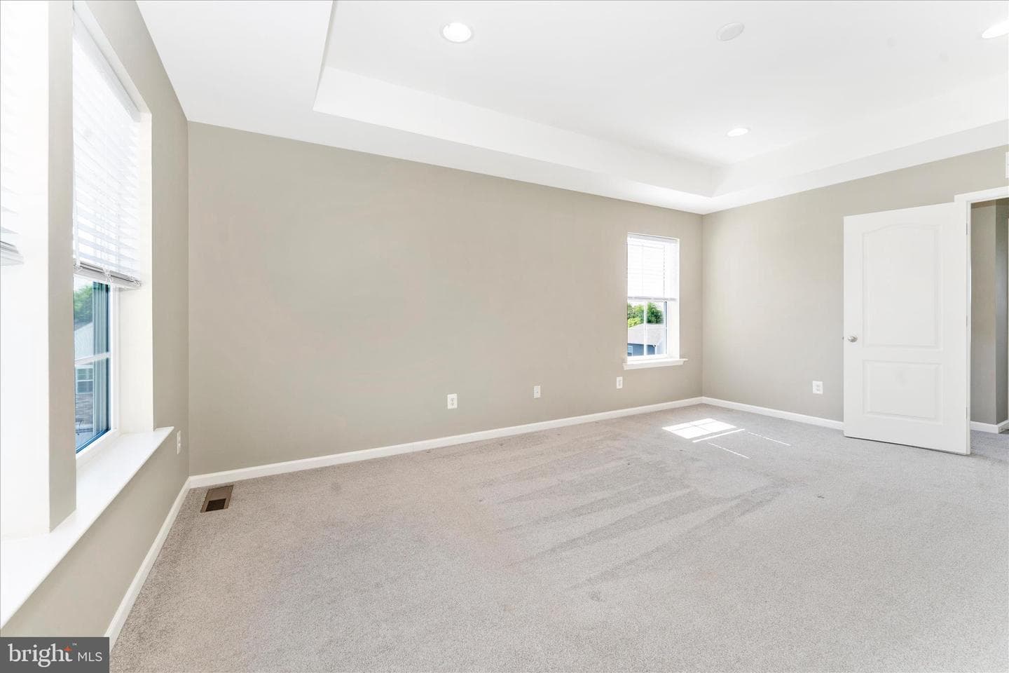 137 Mossdale Boulevard photo 30