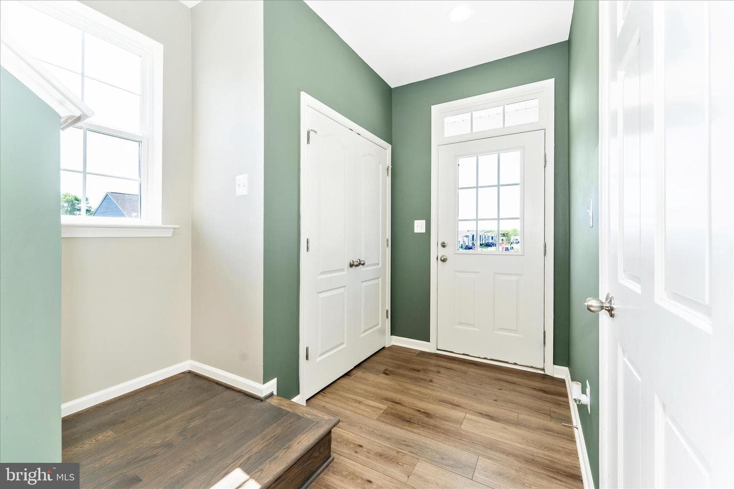 137 Mossdale Boulevard photo 4