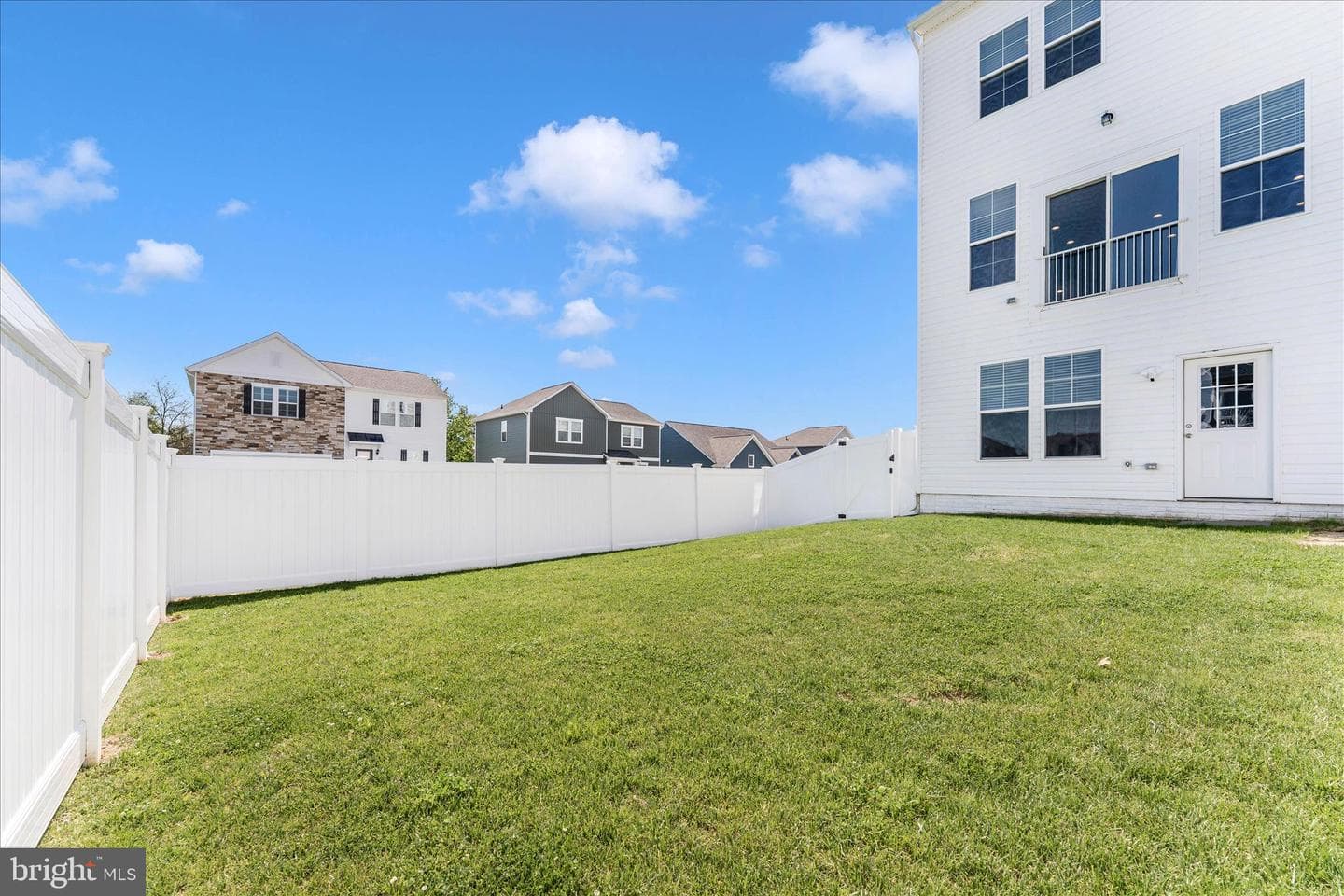 137 Mossdale Boulevard photo 43