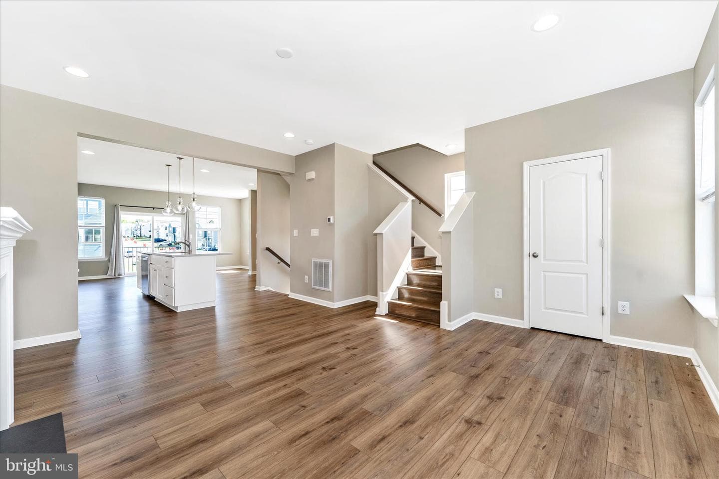 137 Mossdale Boulevard photo 8
