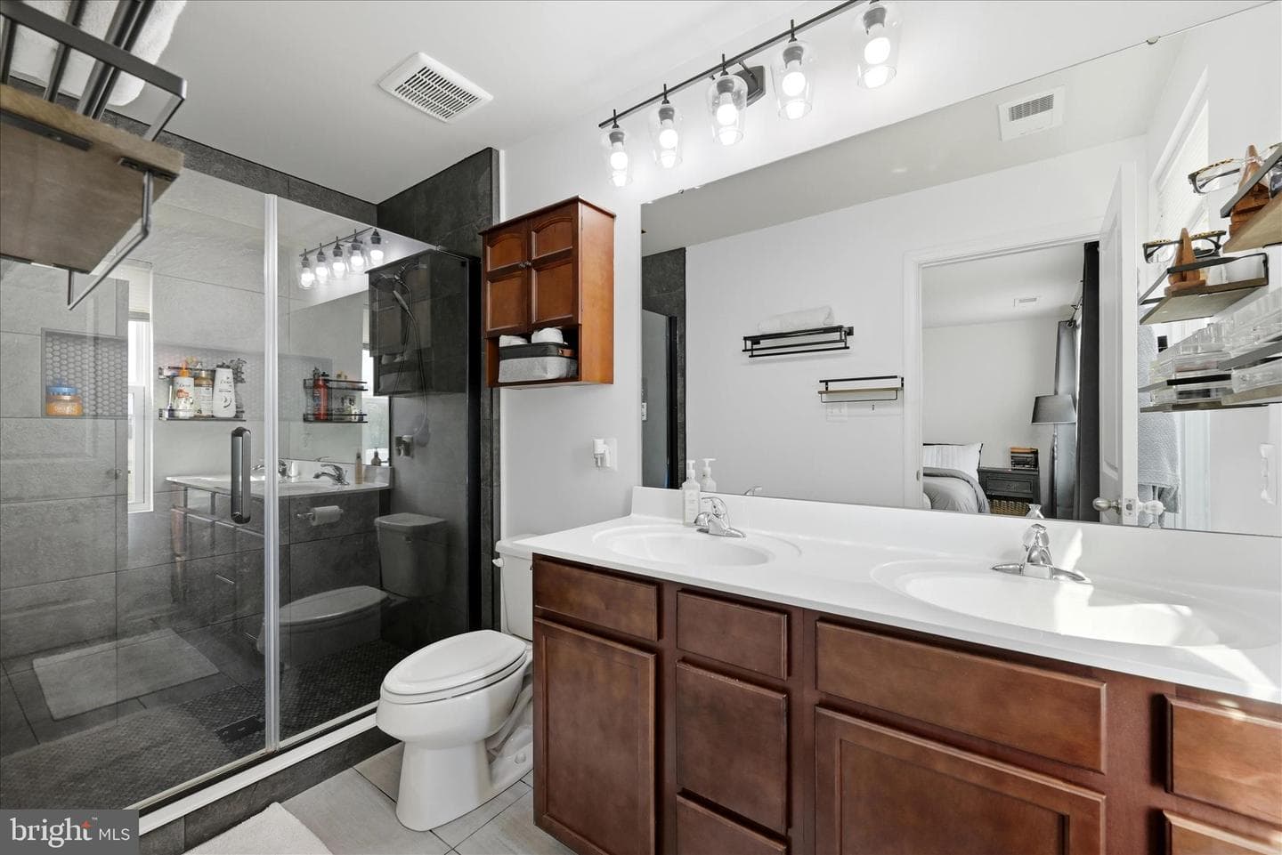 52 Shrewsbury Drive photo 25