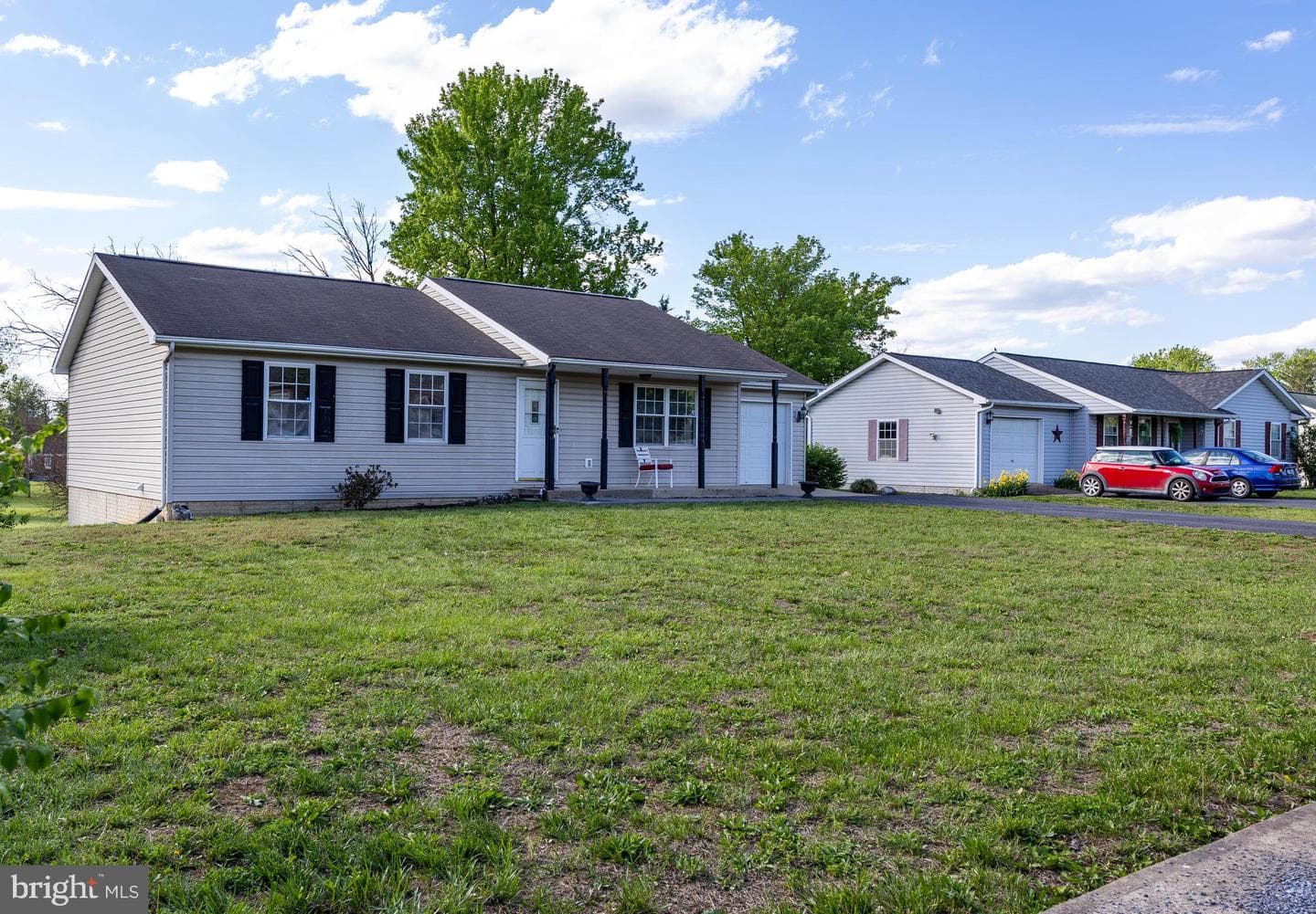 351 Mimosa Drive photo 2