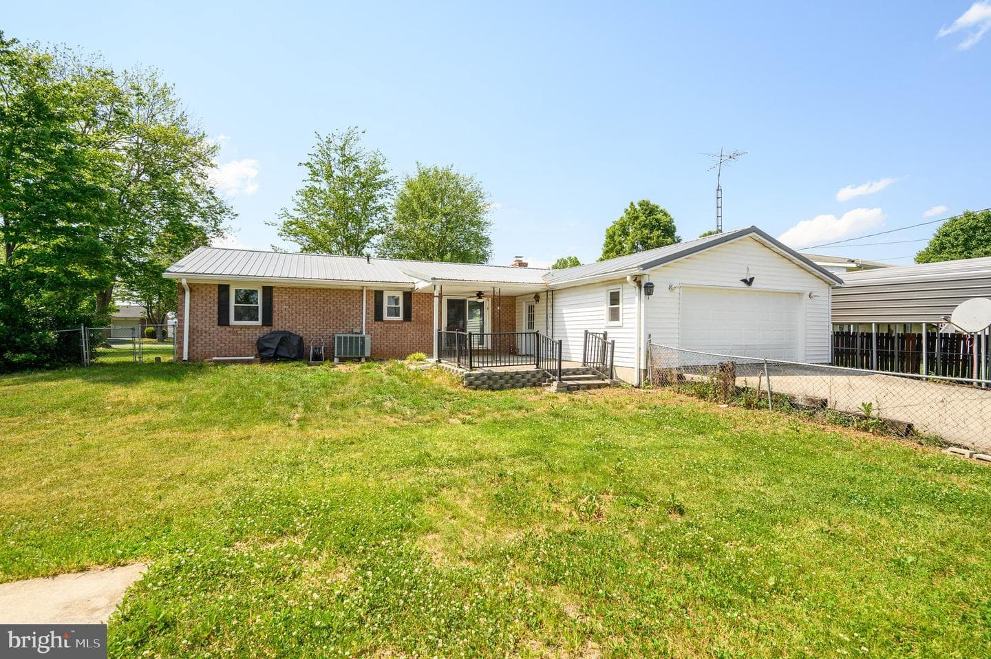 486 Richard Street photo 30