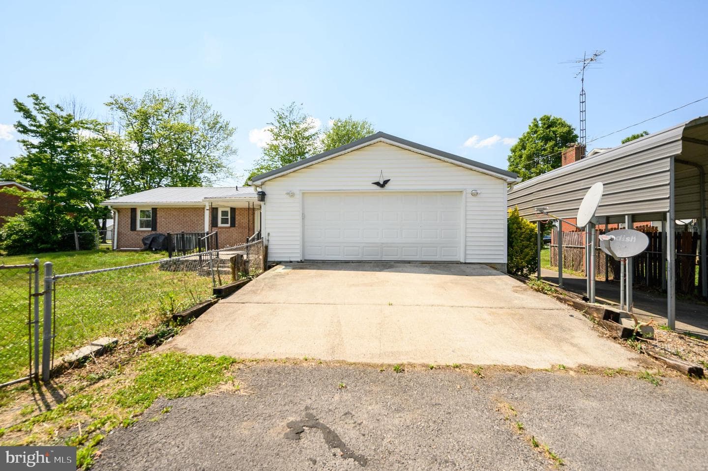 486 Richard Street photo 32