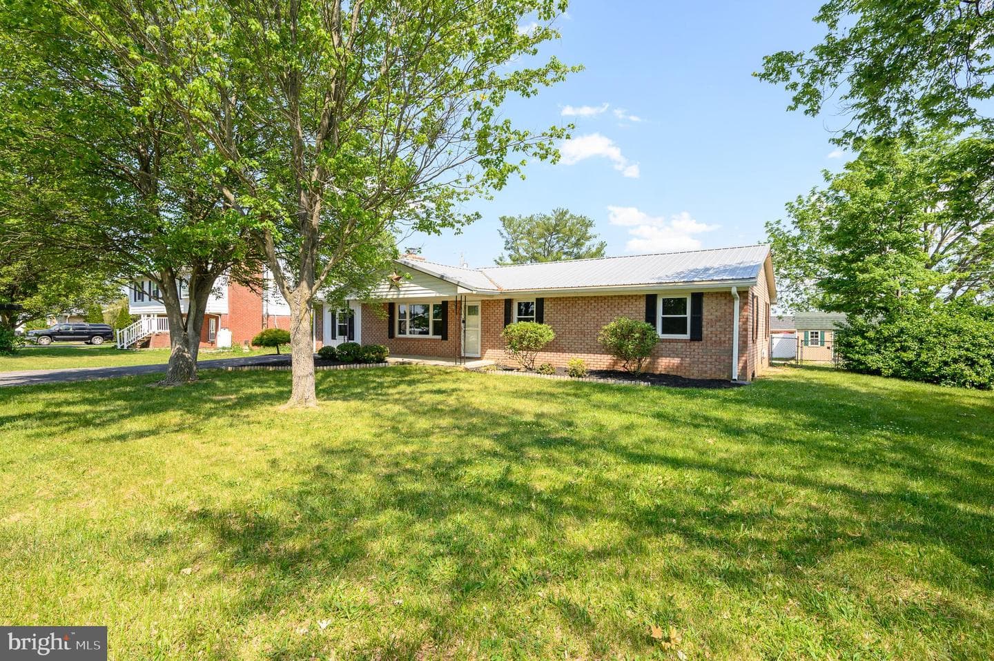 486 Richard Street photo 37