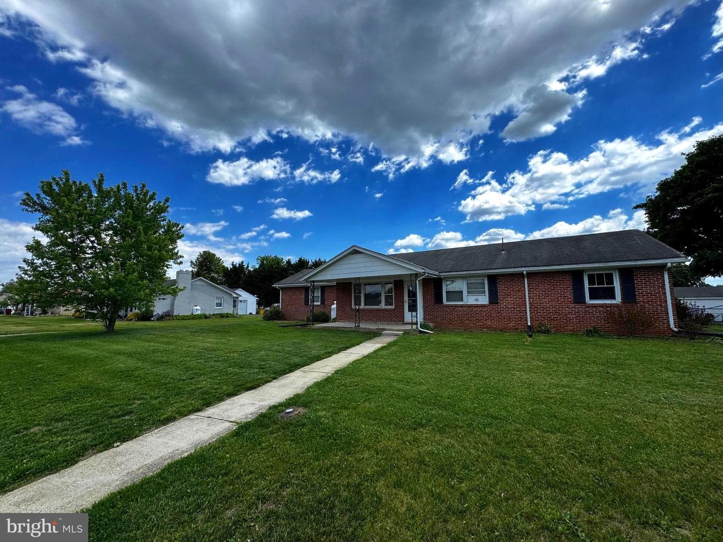 328 Richard Street photo 2