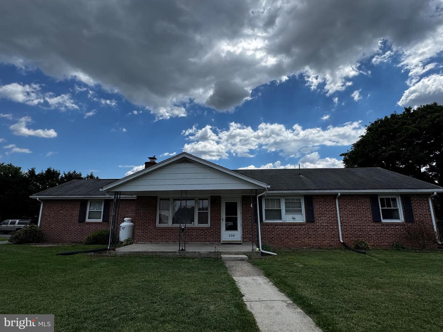 328 Richard Street photo 3