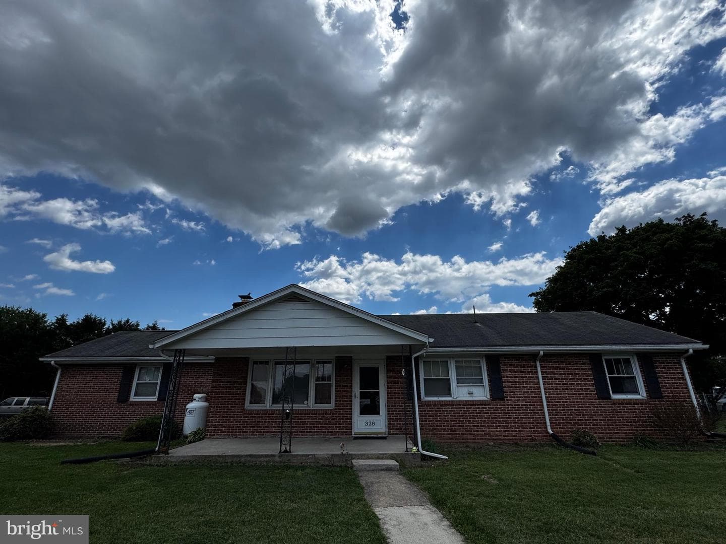 328 Richard Street photo 4