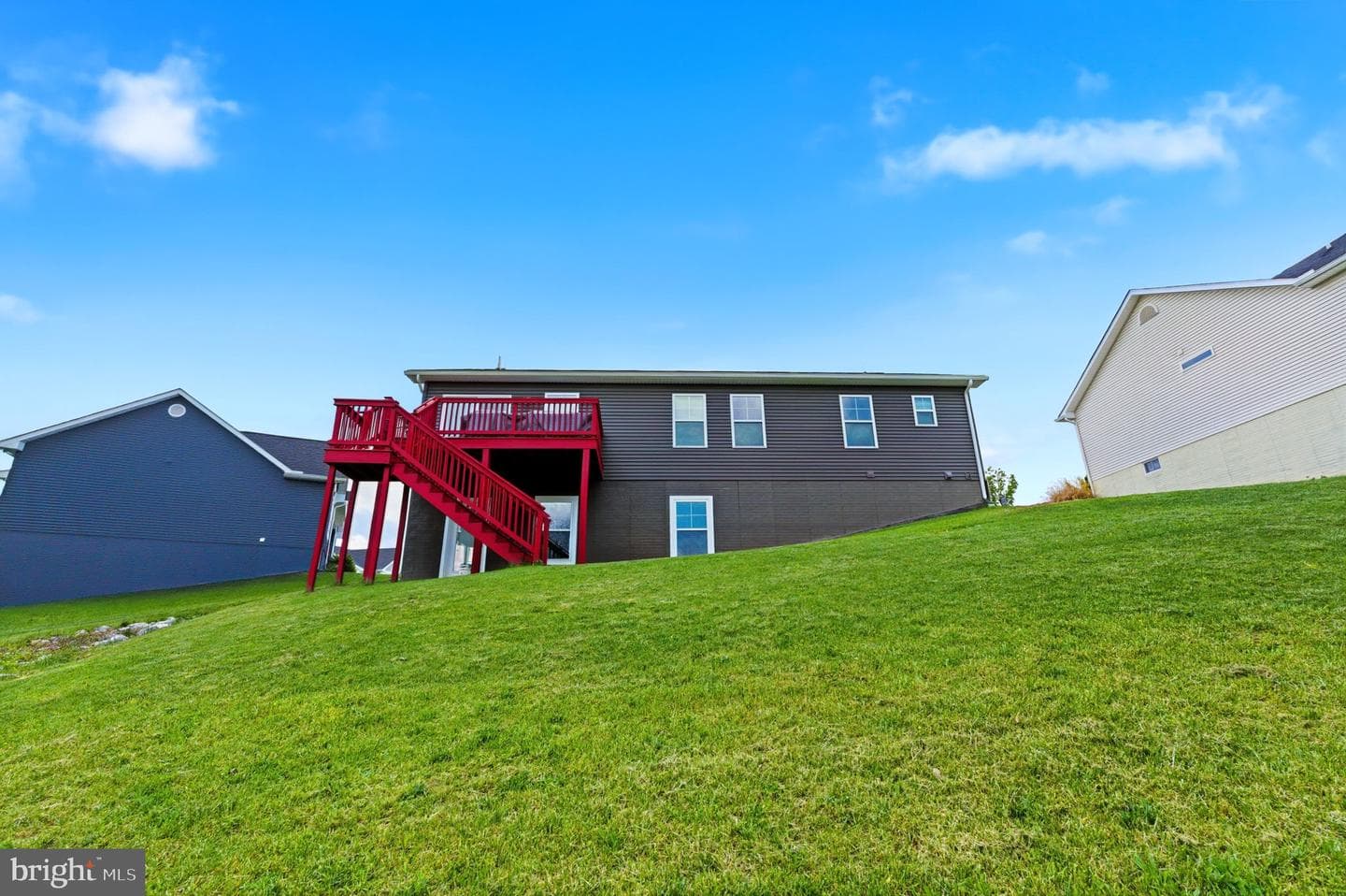 255 Quinella Court photo 33