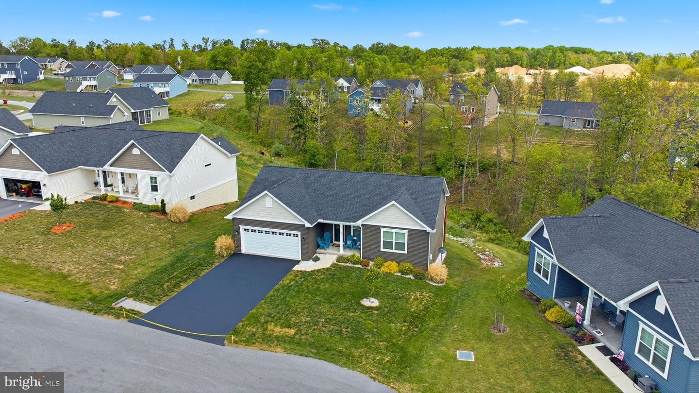 255 Quinella Court photo 43