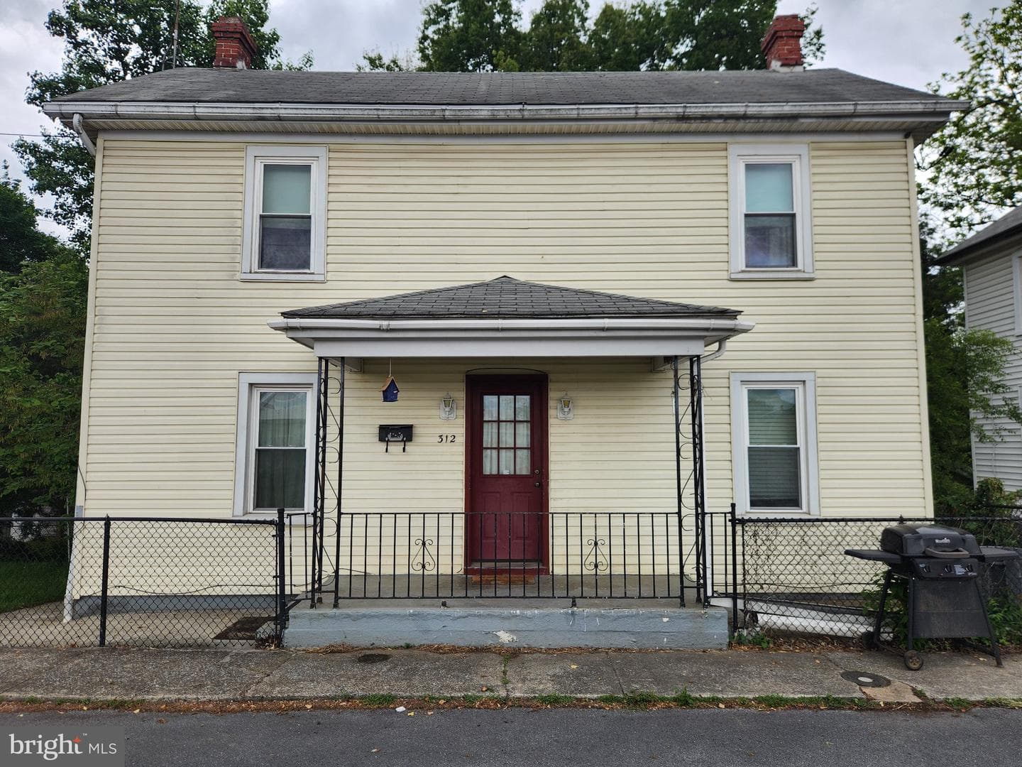 312 Auburn Street photo 3