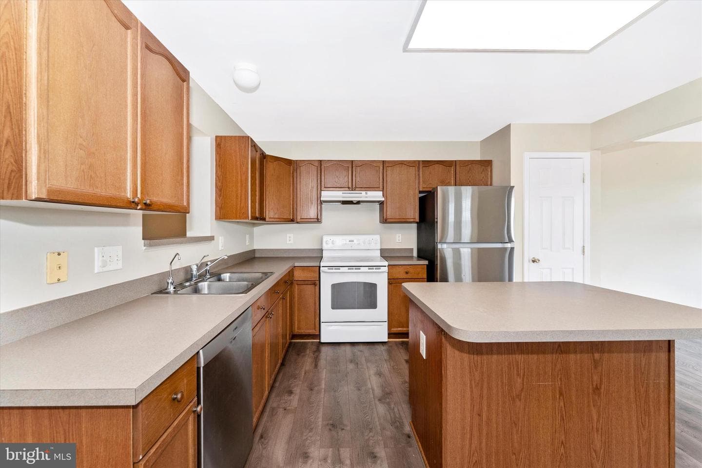 112 Raphael Court photo 19