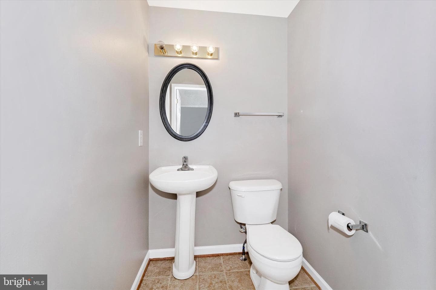 112 Raphael Court photo 22