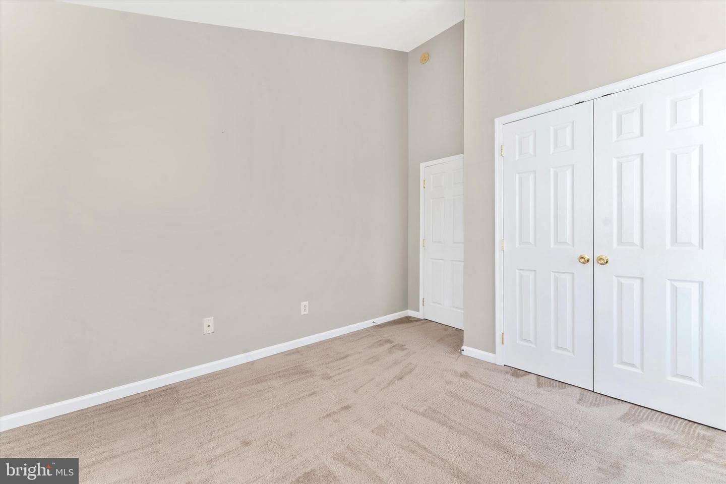 112 Raphael Court photo 32
