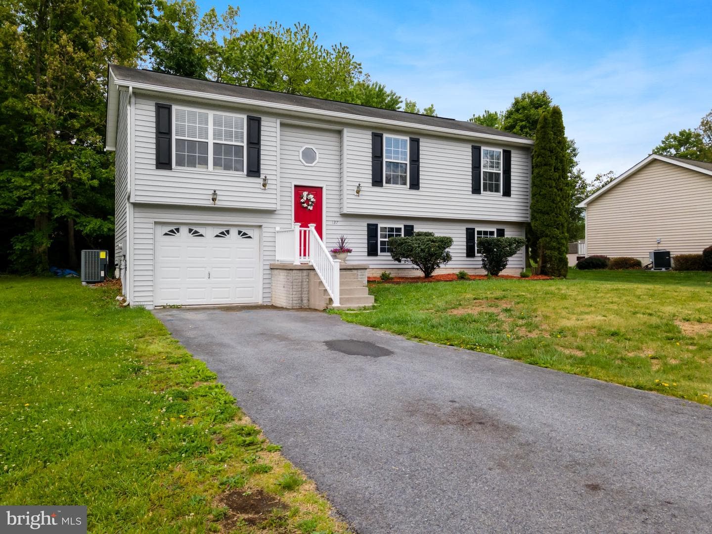 127 Thoreau Drive photo 3