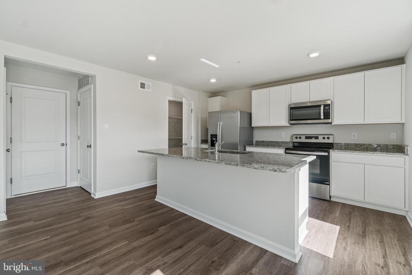 238 Anconas Boulevard photo 8